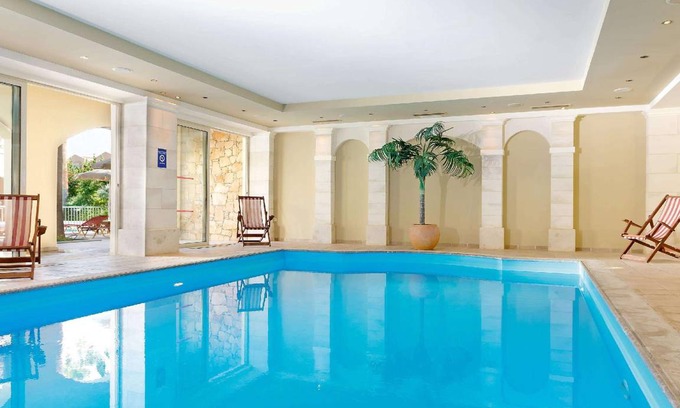 Platanes Hotel | 65 m² Hotel ∙ 2 bedrooms ∙ 127 guests