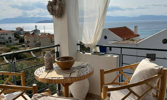 Milos House | 69 m² House ∙ 2 bedrooms ∙ 5 guests