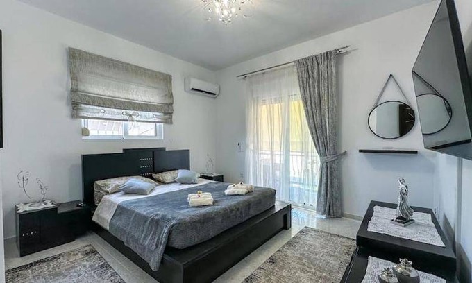Petaloudes Apartment | 75 m² Apartment ∙ 3 bedrooms ∙ 7 guests