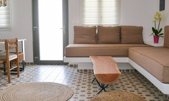 Adamas House | 75 m² House ∙ 2 bedrooms ∙ 4 guests