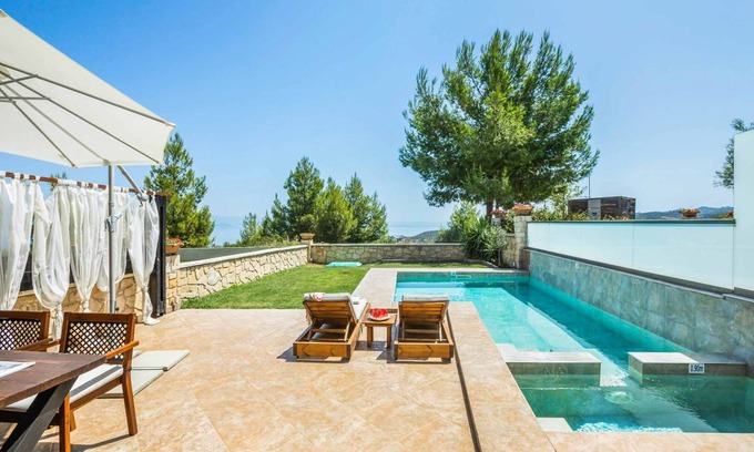 Pallini Villa | 85 m² Villa ∙ 1 bedroom ∙ 2 guests