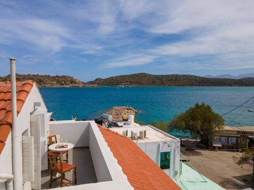 Plaka Apartment | 93 m² Apartment ∙ 2 bedrooms ∙ 5 guests