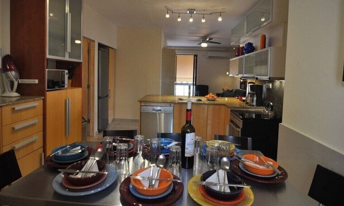 Pangrati Condo | Acropolis Beta, 3 Bdrm, 2 BA Sleep 8 in Real Beds,