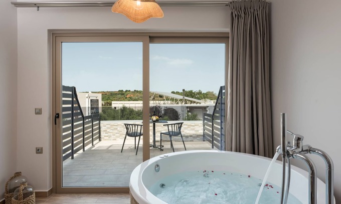 Makrys Tichos House | Aequor Luxury Rooms