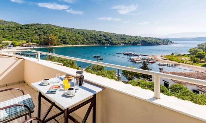 Agios Stefanos Apartment | Anna