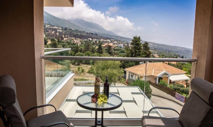 Lourdata Apartment | Apartment for 2 people with sea view 900 m from the beach