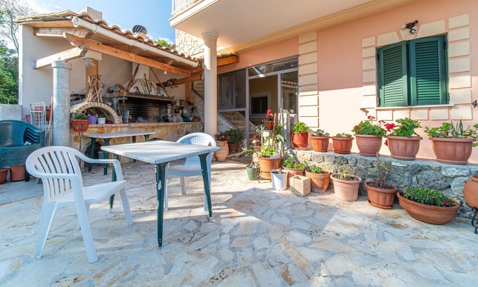 Kato Korakiana Apartment | Apartment 'Kalemi House Corfu' with Sea View, Terrace & Wi-Fi