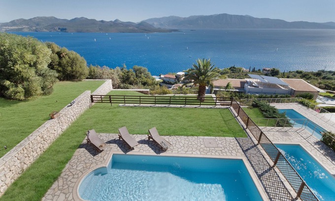 Nikiana Apartment | Apartment 'Villa Aeropi' with Sea View, Wi-Fi and Air Conditioning