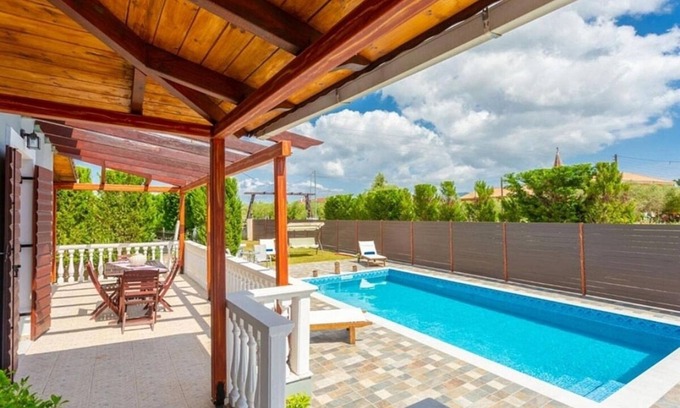 Zakynthos Villa | Appealing Family Villa, A/C, Private Pool & Garden - Quiet Area 10mins from Zakynthos Town & Tsilivi