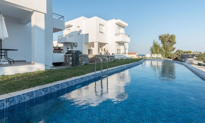 Gennadi House | Attractive Holiday Home in Gennadi with Shared Swimming Pool
