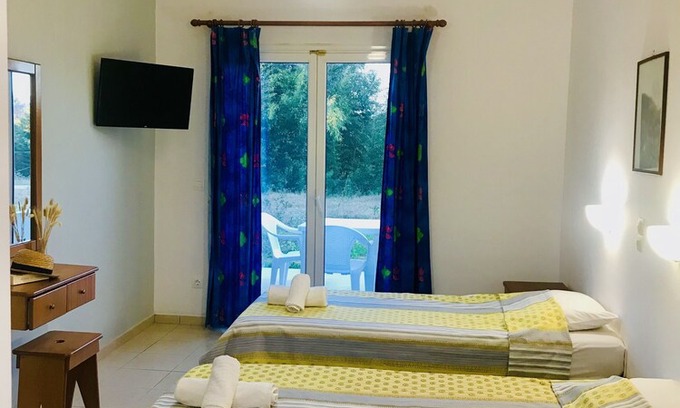 Roda House | Banos Apartments 1 room Studio and Swimming Pool