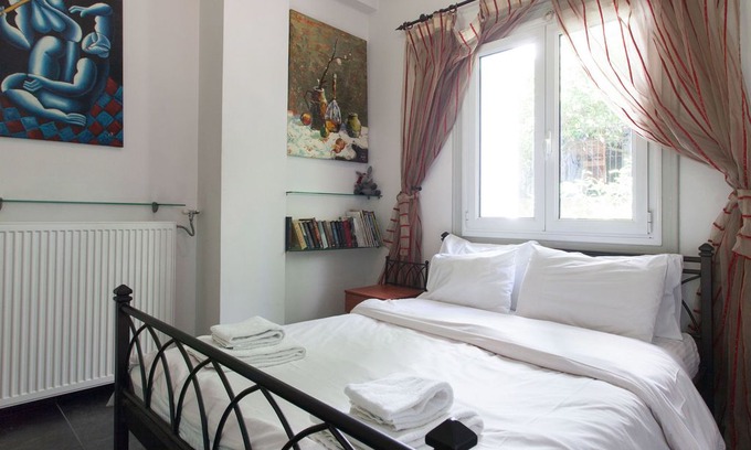 Pangrati House | Bright Contemporary Studio in Pagrati