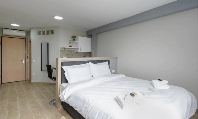 Thessaloniki City Centre Apartment | Caravanserai Studio 11