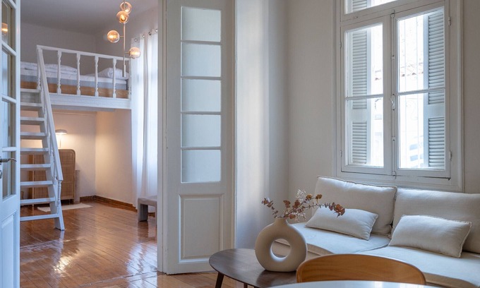 Kerameikos Apartment | Cream – Bright & Full of Character in Metaxourgeio