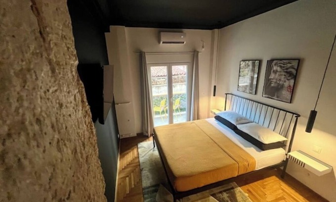 Athens Apartment | ✨ Designer Studio with Balcony | Steps to Acropolis & Plaka