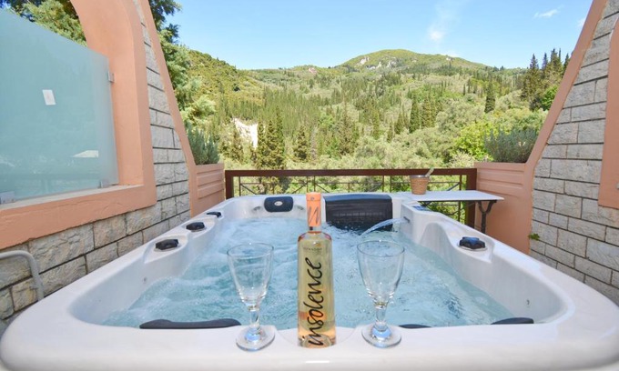 Agios Gordios Apartment | Doliva Studio John with private spa Jacuzzi