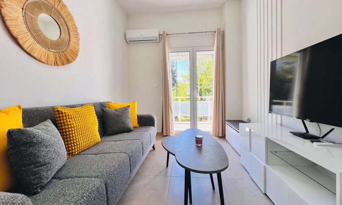 Kerameikos Apartment | Downtown Bliss – Piraeus Street by ΜΡS
