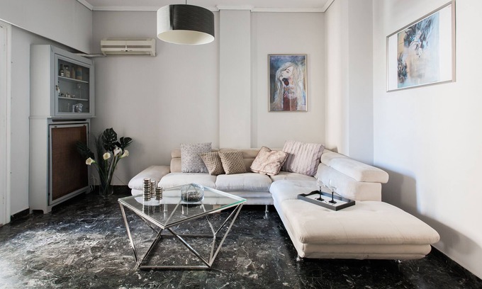Athens City Centre Apartment | Elegant 75sq+HeatedJacuzzi+balcony W/AcropolisView