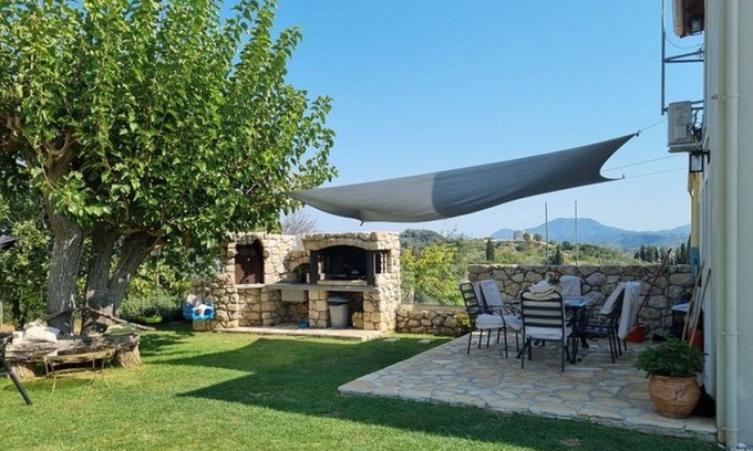 Gouvia House | Elegant Holiday Home in Gouvia with Garden