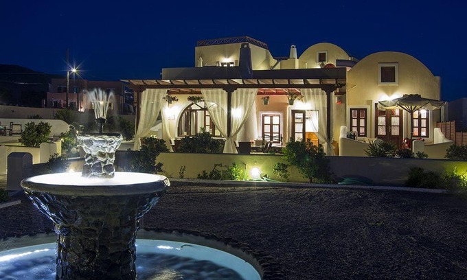 Kamari Hotel | En Plo Boutique Suites