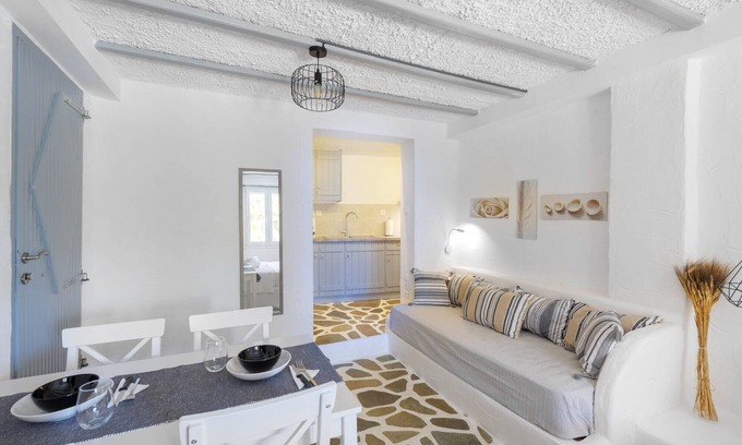 Megas Gialos Apartment | ENDLESS BLUE from Syros - Megas Gialos Suite 1