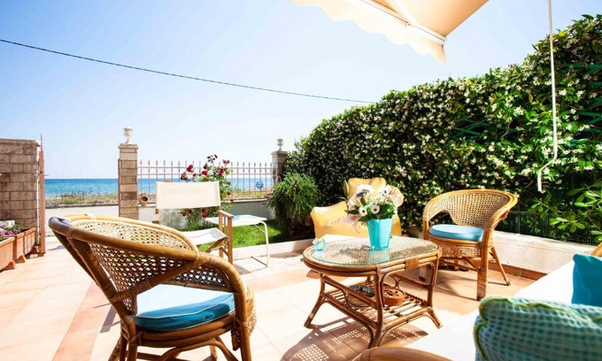 Nea Propontida House | F & B Summer Collection - Mouries - Seafront