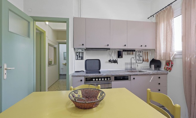 Palaio Faliro Apartment | Faliron Urban Retreat