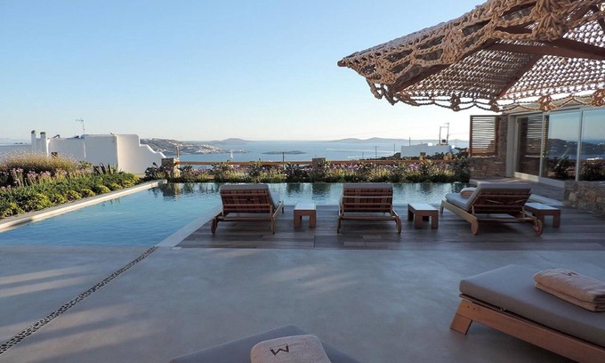 Tourlos Villa | Glorious Mykonos Villa | Villa Demelza | 5 Bedrooms | Spacious Furnished Sun.