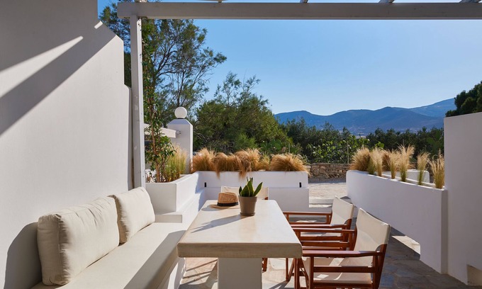 Piso Livadi House | Hermes | 2 Bedroom Apartment with Patio, Cleopatra Homes Paros