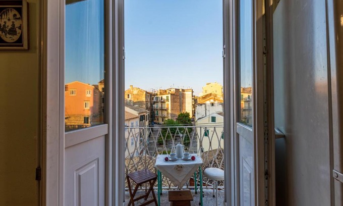 Old Town Apartment | Historic House “View All The City”