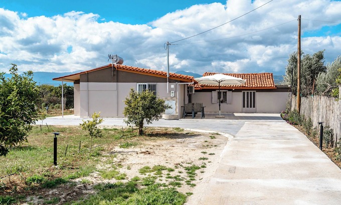 Kefalari House | Holiday Home 'Angela Apartment' with Private Terrace, Wi-Fi and Air Conditioning