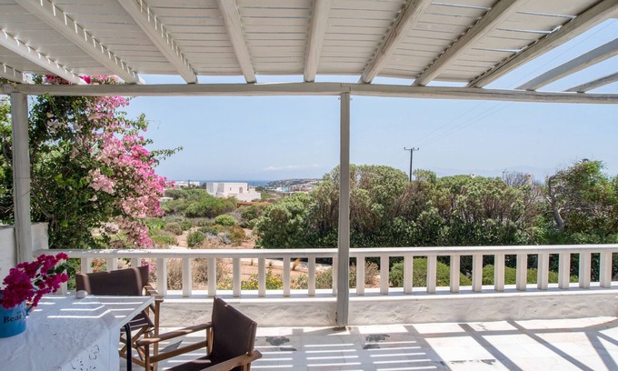 Santa Maria House | Holiday Home 'Nena's Cycladic Villa' with Sea View, Wi-Fi and Air Conditioning