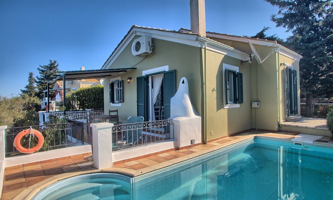 Kavallos House | Holiday Home 'Villa Ostria' with Sea View, Private Pool and Wi-Fi