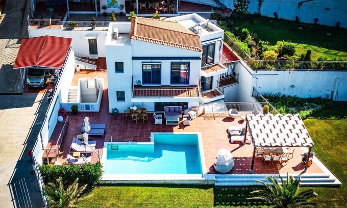 Skiathos House | Holiday house Skiathos for 1 - 10 persons with 6 bedrooms - Row house