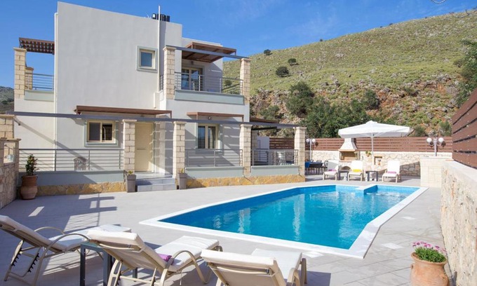 Georgioupolis Villa | Holiday Villa Stone & Green, 2 km From Beach with BBQ & Childrens Area!