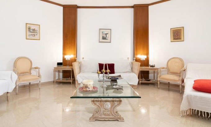Rhodes Town Apartment | House of Flowers