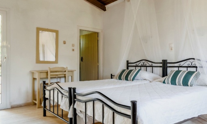 Gerani Apartment | large apartment next to the beach. 113