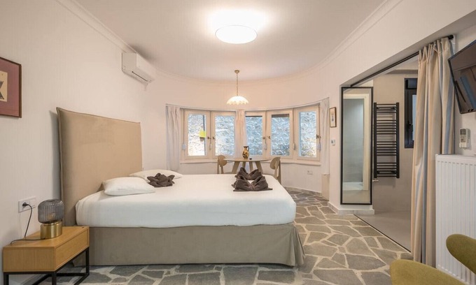 Athens City Centre Apartment | Lovely apartment for couples with garden