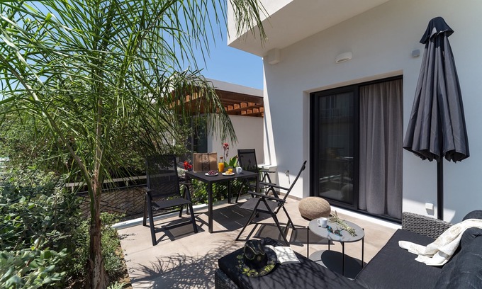 Petaloudes Apartment | Lucian City Apartments - Narcissus