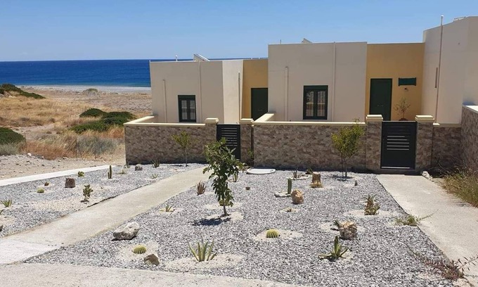 Lahania House | Mare Blu 2 on the beach is a maisonette ideal for relaxing holidays by the sea