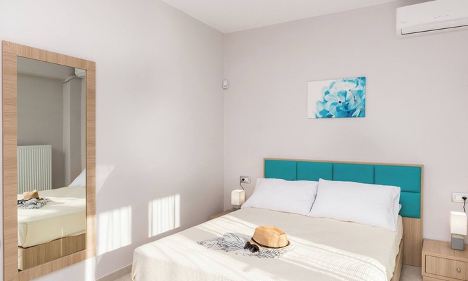 Maleme Apartment | Mimosa Cozy & Modern Flat, steps from Sandy Beach