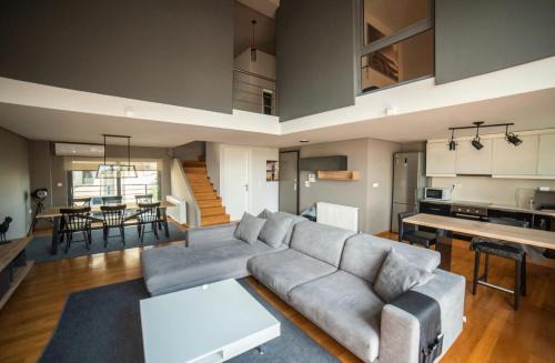 Gazi Apartment | Minimal Brand New Loft next to Subway