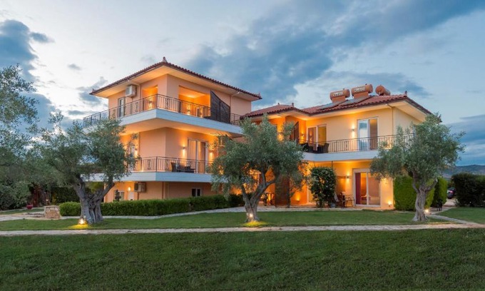 Nea Tirintha Apartment | Nafplion Garden Comfy Home in Olive Grove Resort