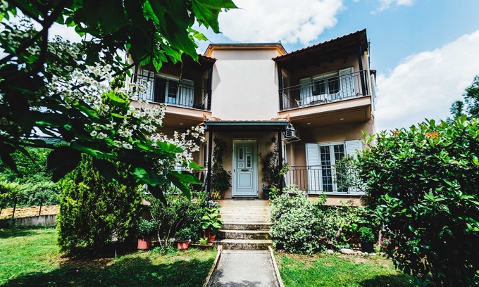 Diava Apartment | Secluded Villa With Fireplace Minutes To Meteora