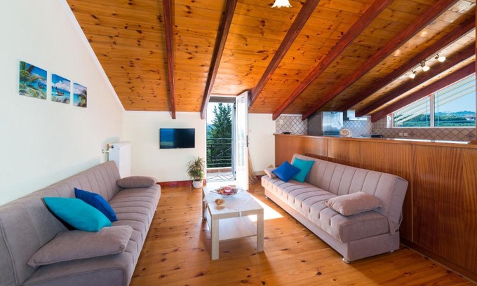 Neromilos Apartment | Soso's Sea View Apartment