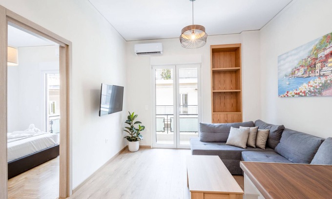 Athens Apartment | Spacious 3-Bedroom Dual Apartment in City Centre
