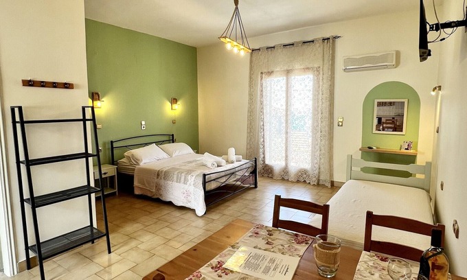 Vlachata Apartment | Studio Apartment 'Ocean Front 2' with Sea View, Wi-Fi and Air Conditioning