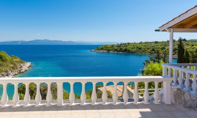 Paxos Apartment | Studio 'Dolphin Villa 3' with Sea View, Wi-Fi and Air Conditioning