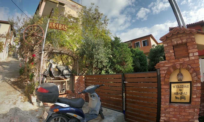 Old Town Hotel | Studios Arabas