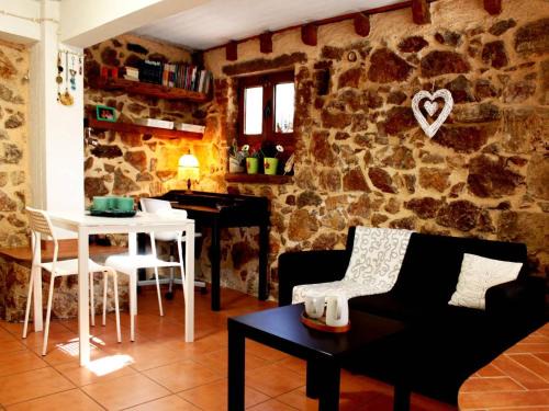 Dafni-Ymittos Apartment | Sweet stone apartment in Imittos